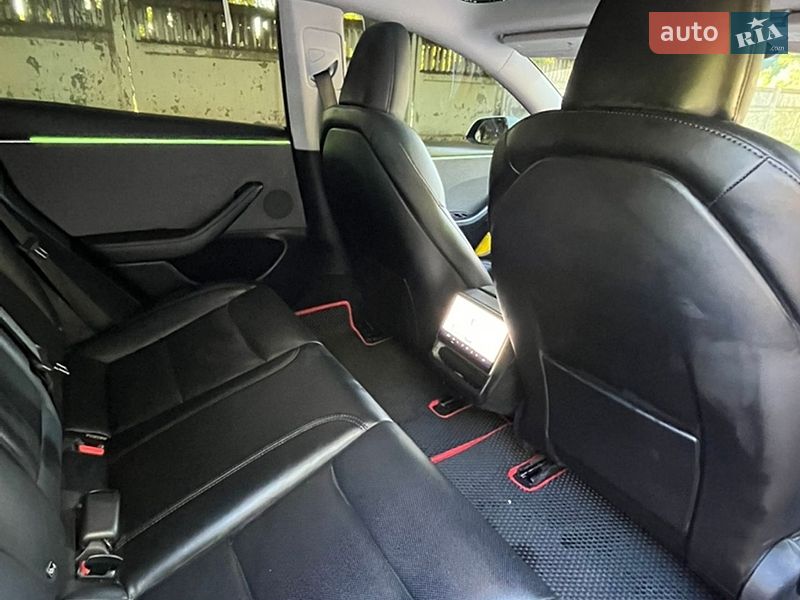 Седан Tesla Model 3 2023 в Виннице