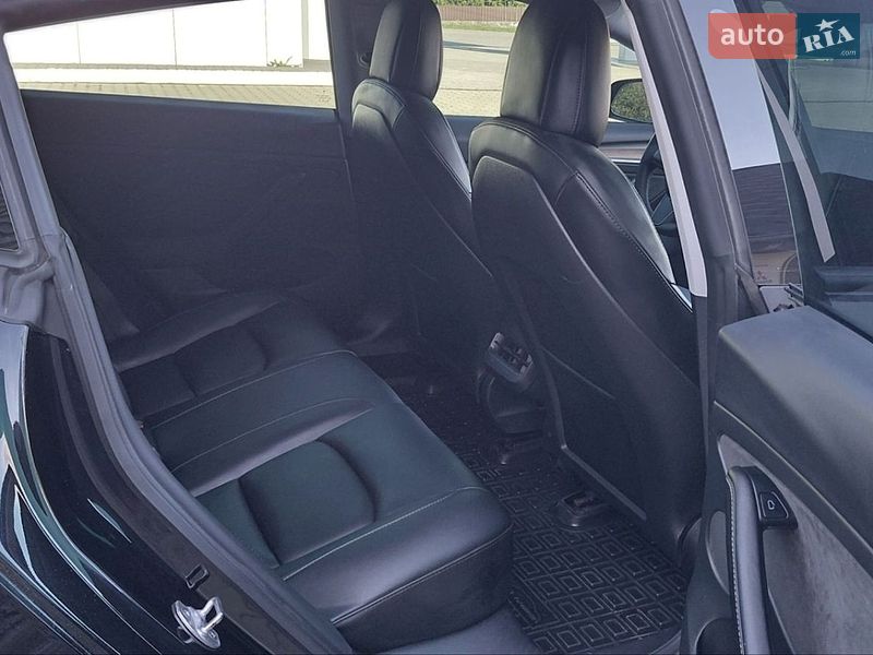 Седан Tesla Model 3 2022 в Калиновке