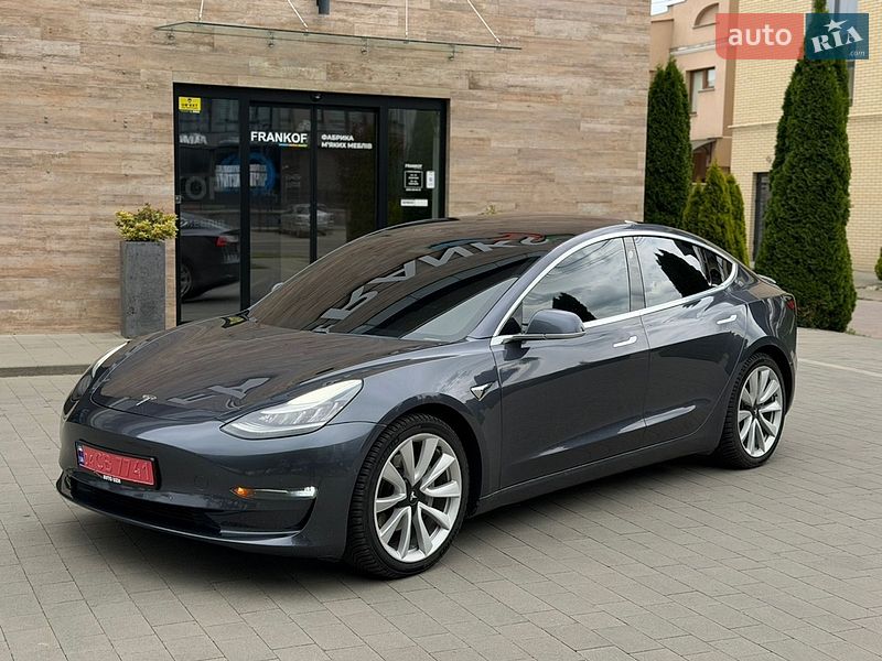 Седан Tesla Model 3 2019 в Ужгороде