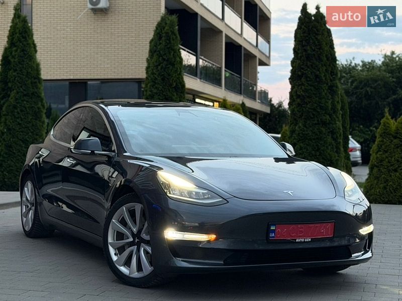 Седан Tesla Model 3 2019 в Ужгороде