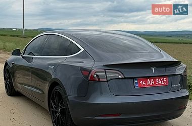 Седан Tesla Model 3 2019 в Черновцах