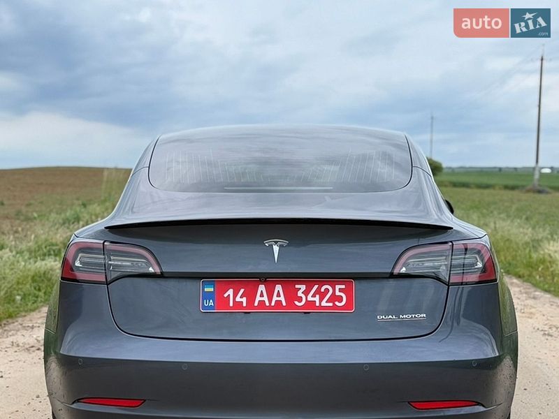 Седан Tesla Model 3 2019 в Черновцах