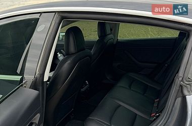Седан Tesla Model 3 2019 в Черновцах