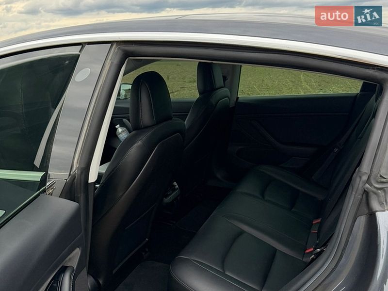 Седан Tesla Model 3 2019 в Черновцах