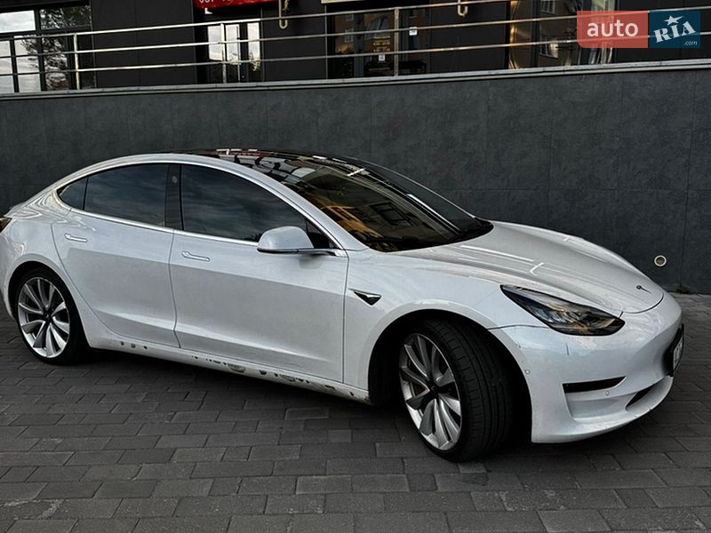 Седан Tesla Model 3 2019 в Луцке