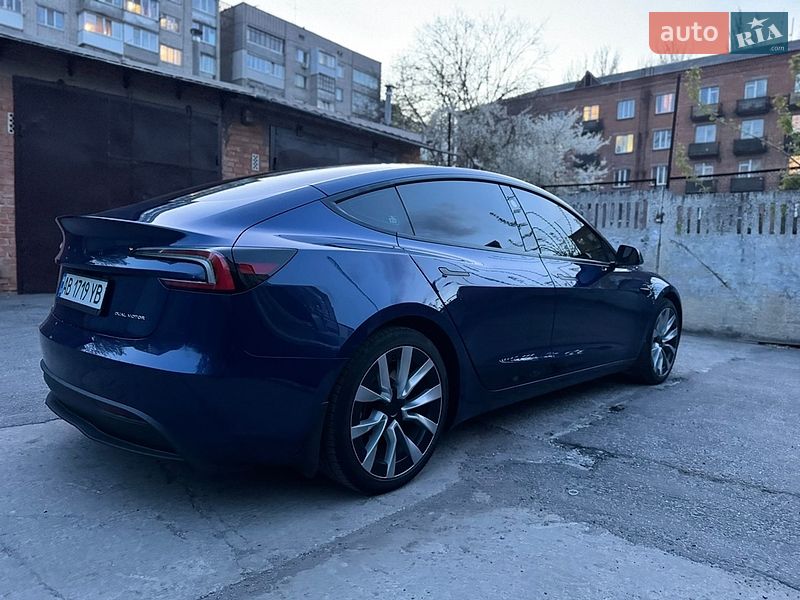Седан Tesla Model 3 2024 в Вінниці