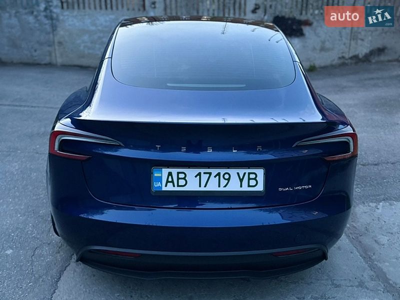 Седан Tesla Model 3 2024 в Вінниці