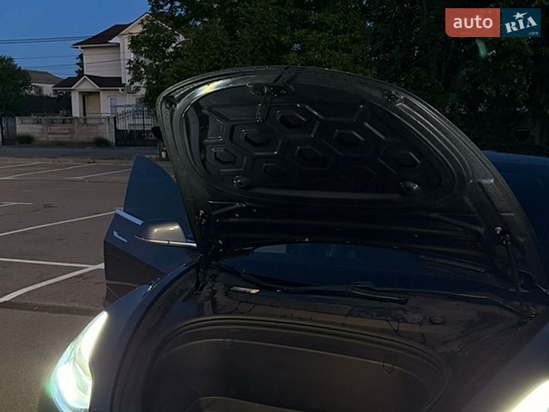 Седан Tesla Model 3 2018 в Борисполе