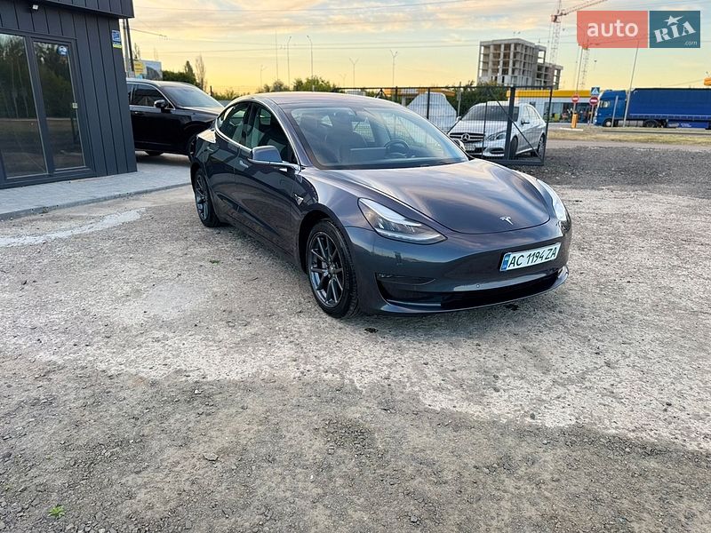 Седан Tesla Model 3 2018 в Луцке