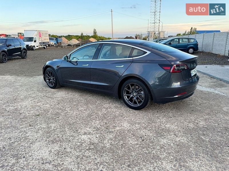 Седан Tesla Model 3 2018 в Луцке