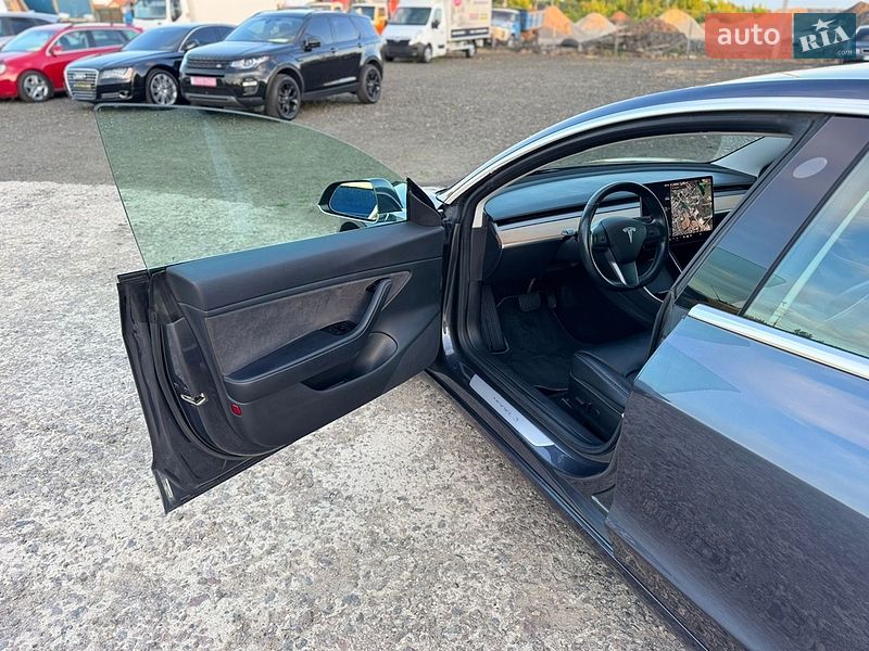 Седан Tesla Model 3 2018 в Луцке