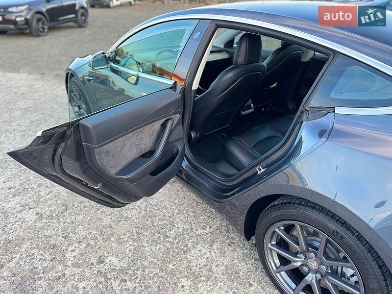 Седан Tesla Model 3 2018 в Луцке