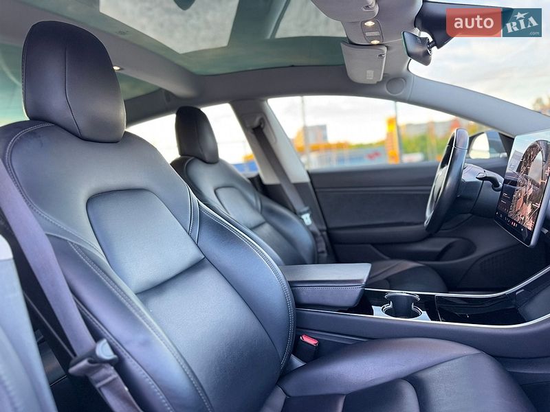 Седан Tesla Model 3 2018 в Луцке