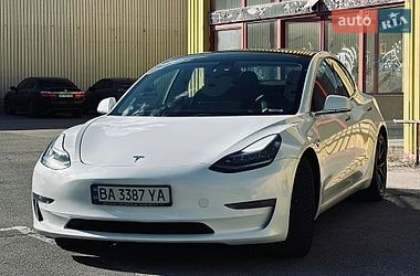 Седан Tesla Model 3 2020 в Кропивницком
