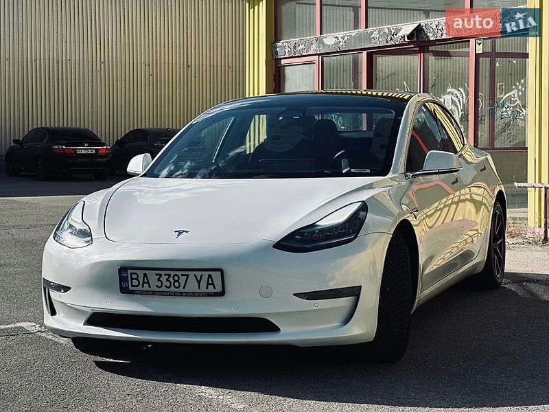 Tesla Model 3 2020