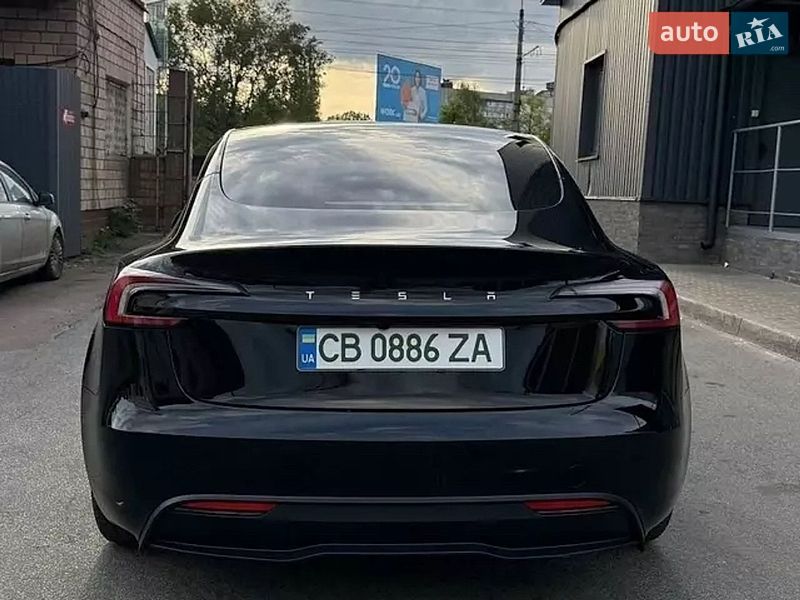Седан Tesla Model 3 2024 в Чернигове