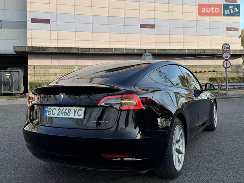 Седан Tesla Model 3 2021 в Львове