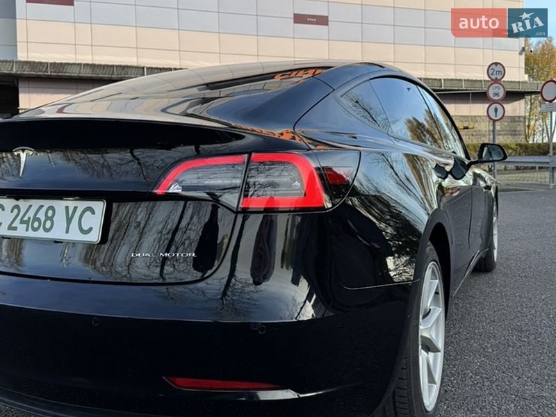 Седан Tesla Model 3 2021 в Львове