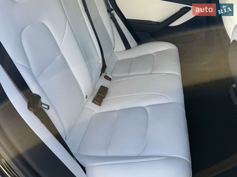 Седан Tesla Model 3 2021 в Львове