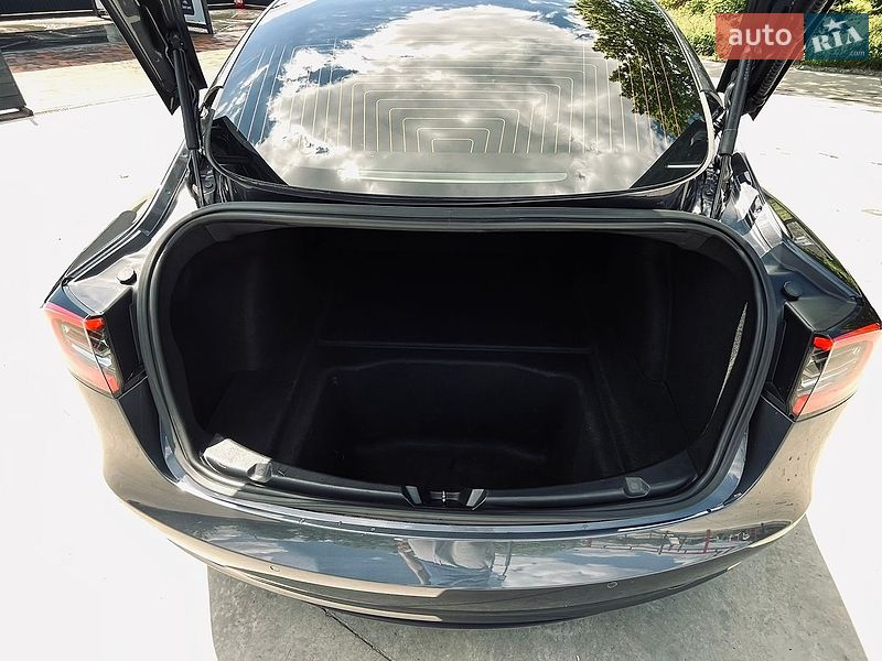 Седан Tesla Model 3 2018 в Новомосковську