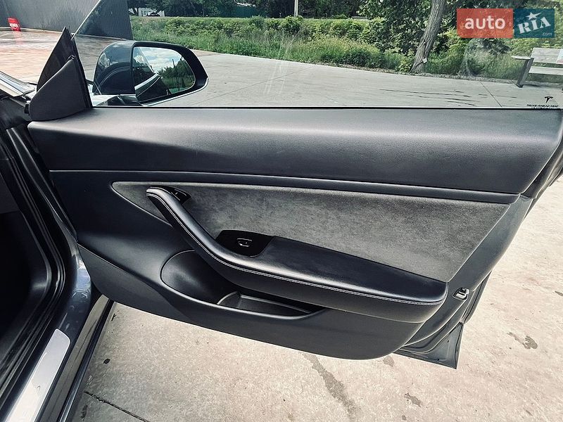 Седан Tesla Model 3 2018 в Новомосковську