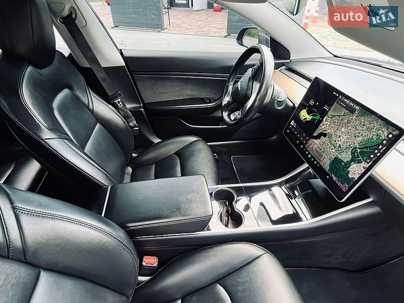 Седан Tesla Model 3 2018 в Новомосковську