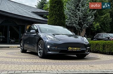 Седан Tesla Model 3 2023 в Львове