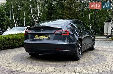 Седан Tesla Model 3 2023 в Львове