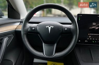 Седан Tesla Model 3 2023 в Львове