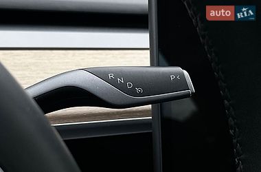 Седан Tesla Model 3 2023 в Львове