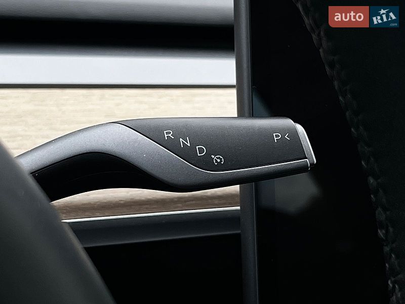 Седан Tesla Model 3 2023 в Львове