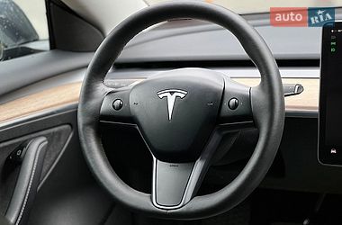 Седан Tesla Model 3 2023 в Львове