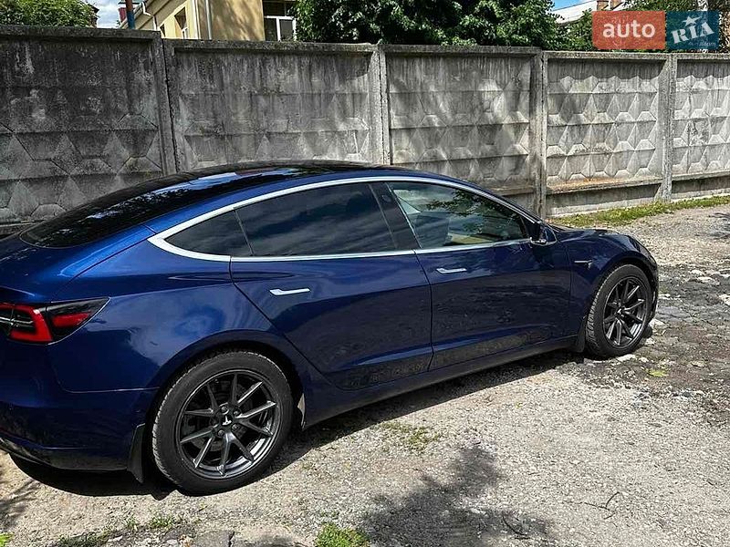 Седан Tesla Model 3 2019 в Києві