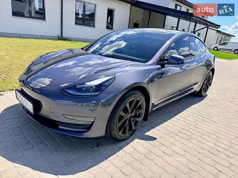 Седан Tesla Model 3 2023 в Сумах