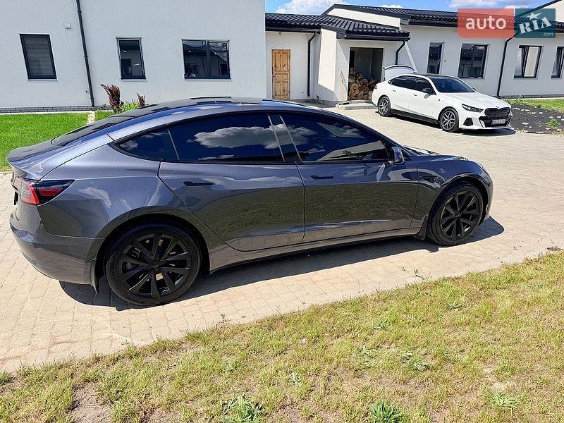 Седан Tesla Model 3 2023 в Сумах