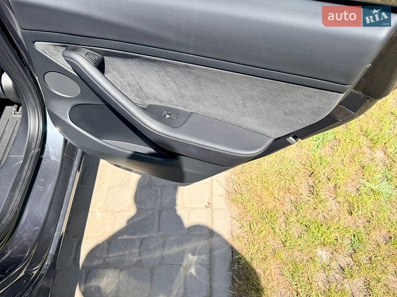 Седан Tesla Model 3 2023 в Сумах