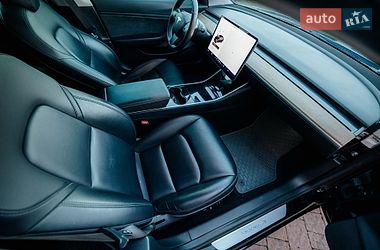 Седан Tesla Model 3 2018 в Стрию