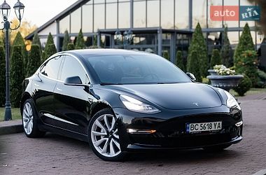 Седан Tesla Model 3 2018 в Стрию