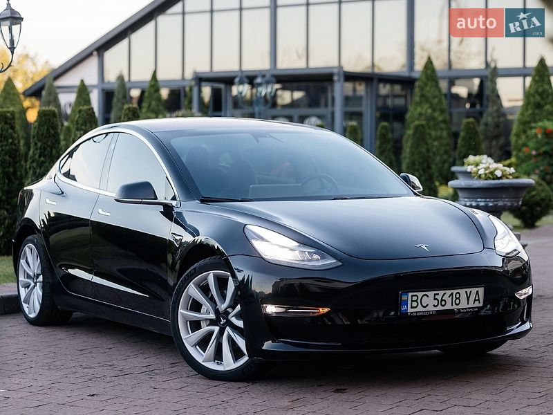 Седан Tesla Model 3 2018 в Стрию