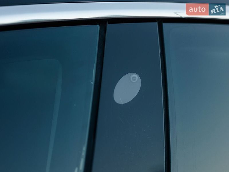 Седан Tesla Model 3 2018 в Стрию