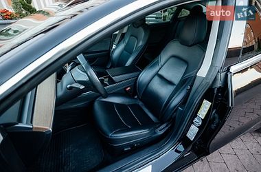 Седан Tesla Model 3 2018 в Стрию