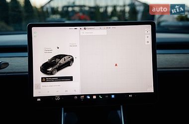 Седан Tesla Model 3 2018 в Стрию