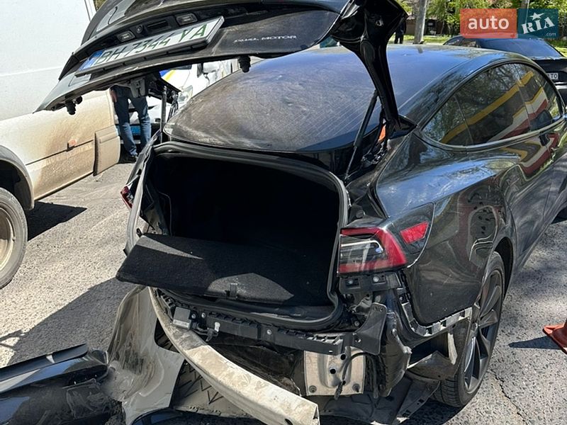 Седан Tesla Model 3 2018 в Одессе