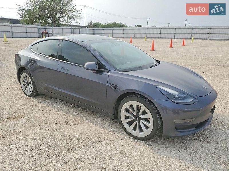 Седан Tesla Model 3 2021 в Львове