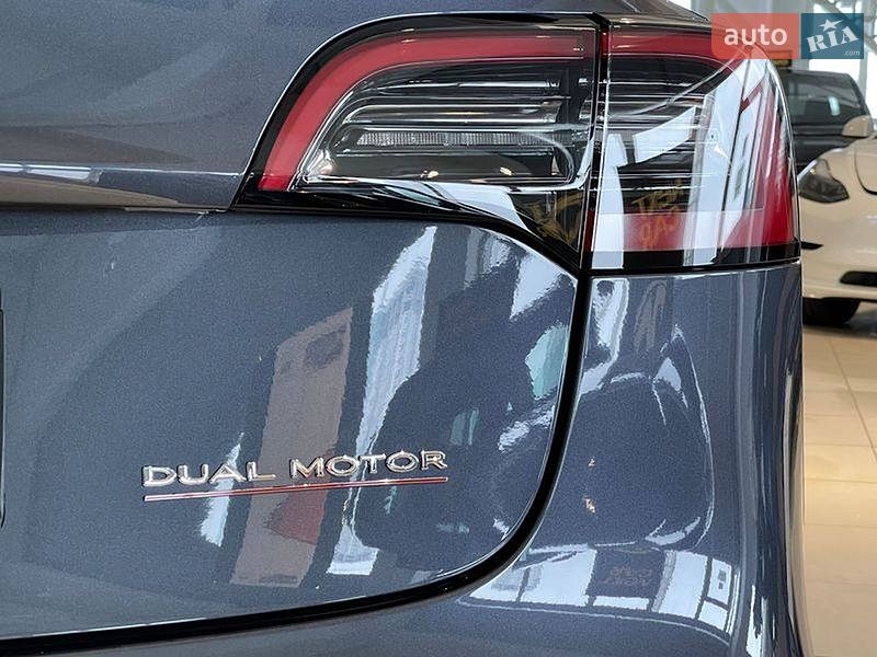 Седан Tesla Model 3 2021 в Киеве
