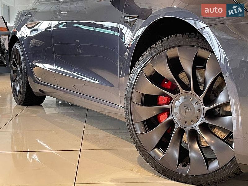 Седан Tesla Model 3 2021 в Киеве