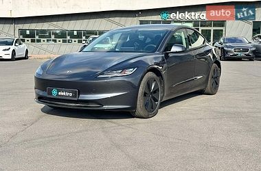 Седан Tesla Model 3 2024 в Львові