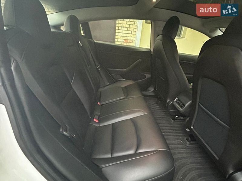 Седан Tesla Model 3 2020 в Києві