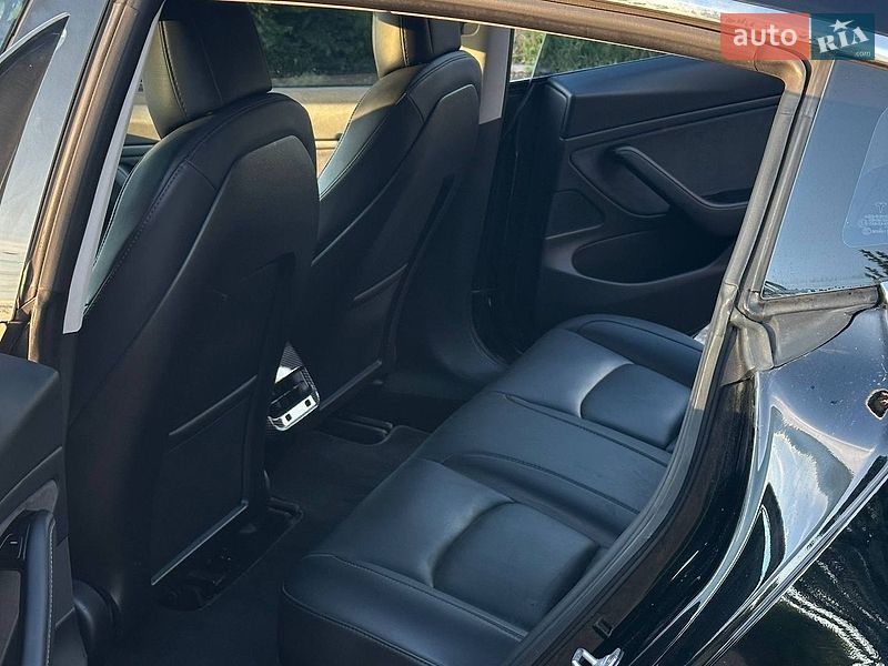 Седан Tesla Model 3 2018 в Кривом Роге