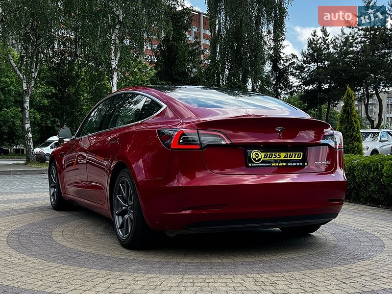 Седан Tesla Model 3 2019 в Львове